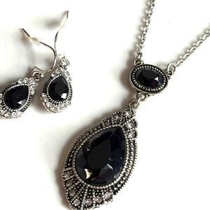 Avon 2013 Black Faceted Stone Marcasite Style Pendant Necklace & Earrings Set